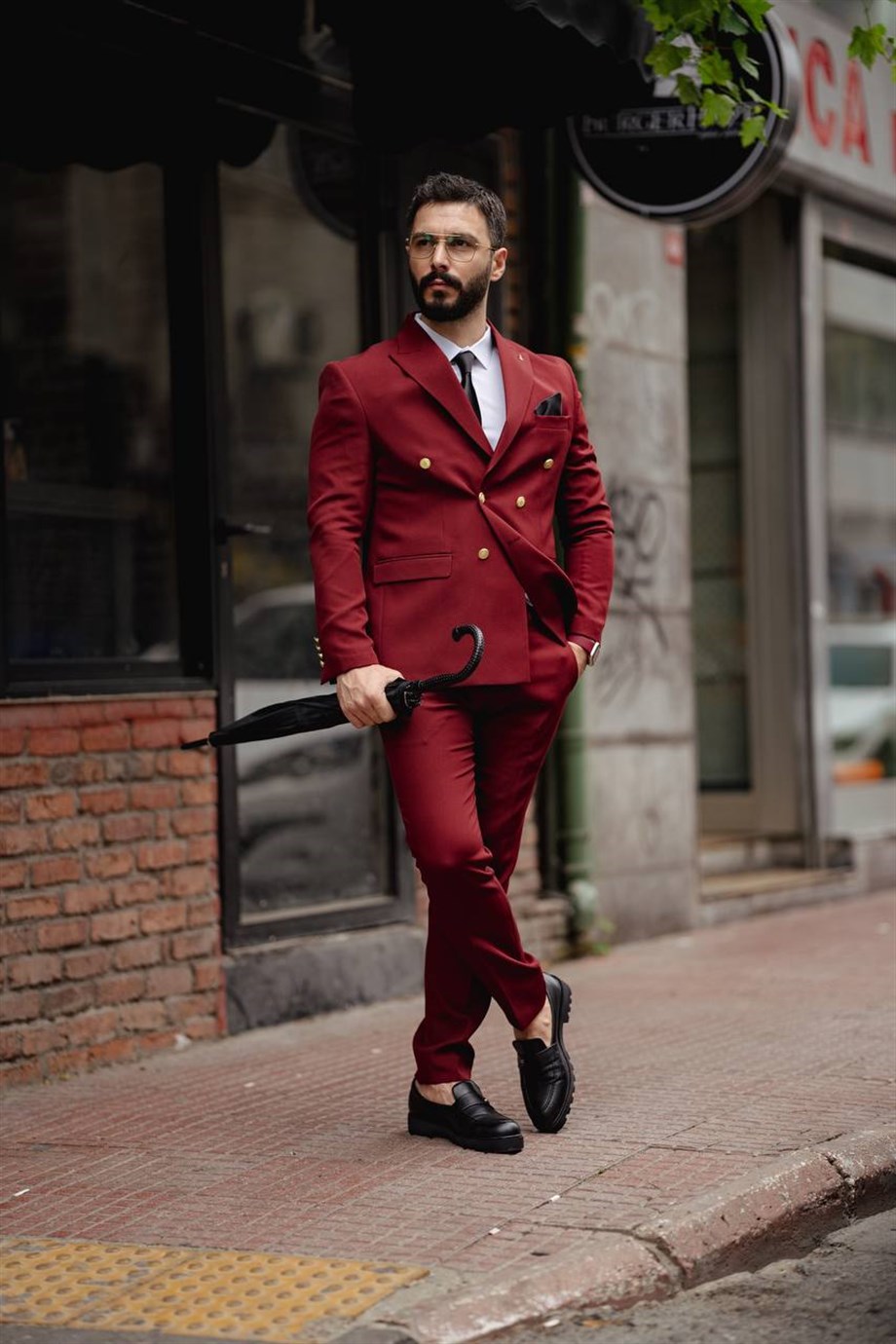 Maroon Suit Color Combinations with Shirt and Tie